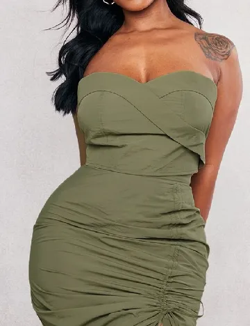 Top PRETTYLITTLETHING, verde