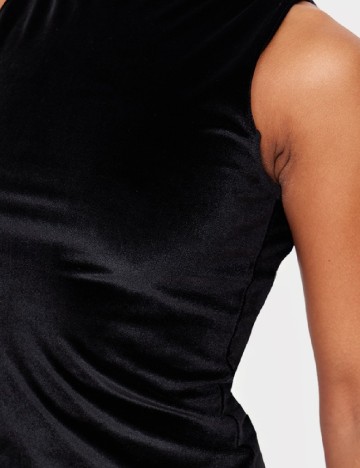 Top PRETTYLITTLETHING, negru