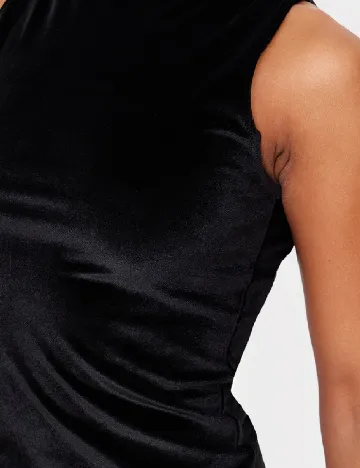 Top PRETTYLITTLETHING, negru Negru