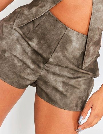 Pantaloni scurti PRETTYLITTLETHING, gri
