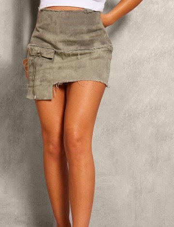 Fusta PRETTYLITTLETHING, verde