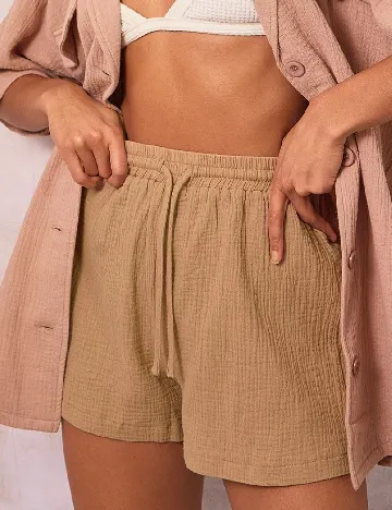Pantaloni scurti PRETTYLITTLETHING, maro