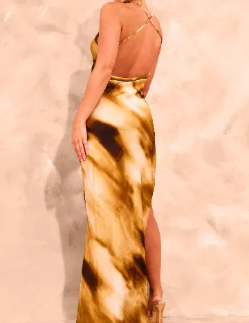 Rochie lunga PRETTYLITTLETHING, maro
