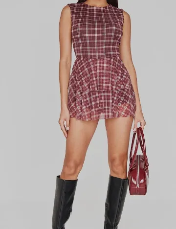 Salopeta PRETTYLITTLETHING, visiniu Rosu