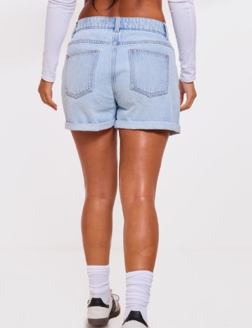 Pantaloni scurti PRETTYLITTLETHING, albastru