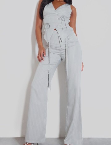 Pantaloni PRETTYLITTLETHING, gri