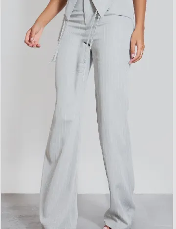 Pantaloni PRETTYLITTLETHING, gri