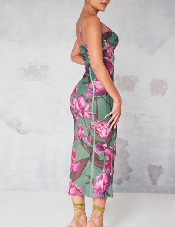 Rochie lunga PRETTYLITTLETHING, verde