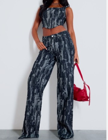 Top PRETTYLITTLETHING, negru