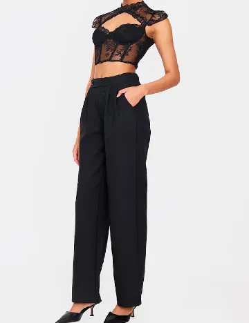 Top PRETTYLITTLETHING, negru