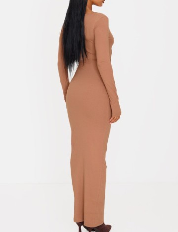 Rochie lunga PRETTYLITTLETHING, maro