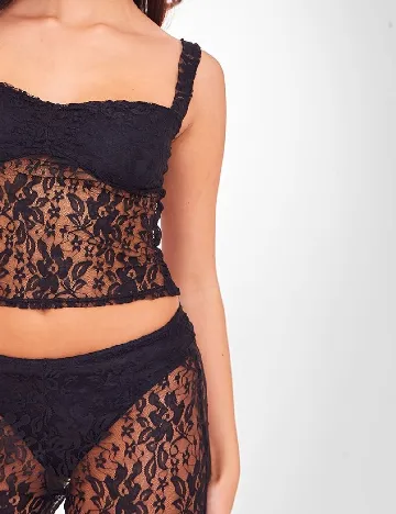 Top PRETTYLITTLETHING, negru