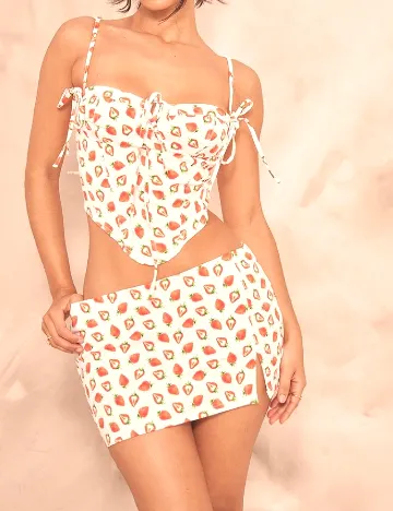 Top PRETTYLITTLETHING, alb