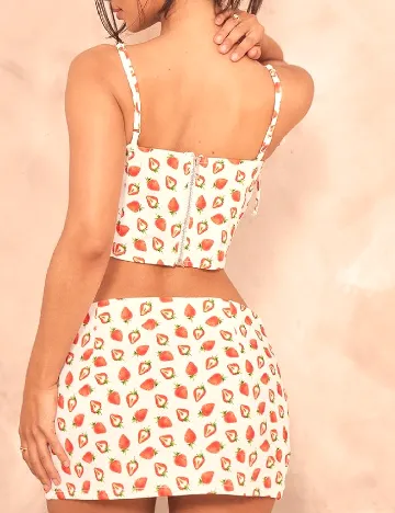 Top PRETTYLITTLETHING, alb