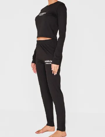 Bluza PRETTYLITTLETHING, negru
