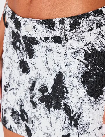 Fusta PRETTYLITTLETHING, alb/negru