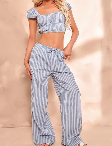Top PRETTYLITTLETHING, albastru