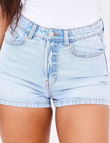 Pantaloni scurti PRETTYLITTLETHING, albastru