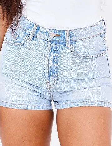 Pantaloni scurti PRETTYLITTLETHING, albastru