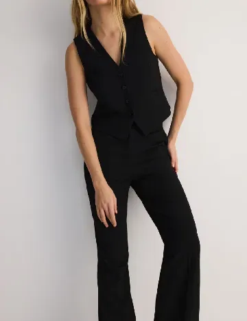 Vesta Reserved, negru