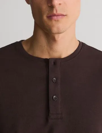Tricou Reserved, maro