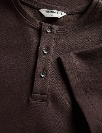Tricou Reserved, maro