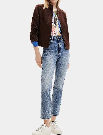Jacheta Desigual, maro
