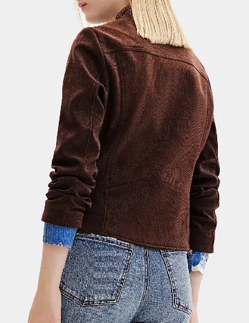 Jacheta Desigual, maro