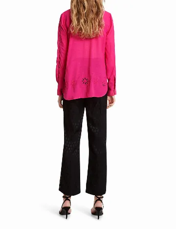Camasa Desigual, roz