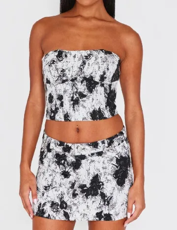 Top PRETTYLITTLETHING, alb/negru
