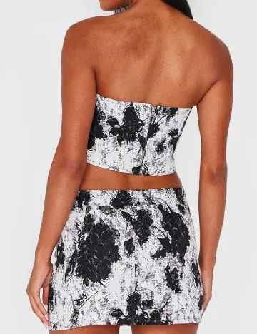 Top PRETTYLITTLETHING, alb/negru