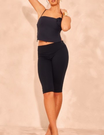 Top PRETTYLITTLETHING, negru