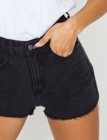 Pantaloni scurti PRETTYLITTLETHING, negru