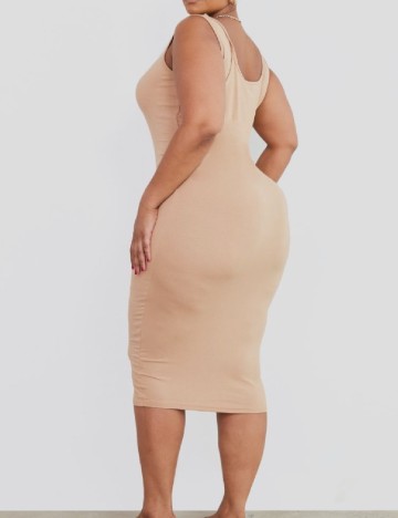 Rochie medie PRETTYLITTLETHING Plus Size, bej