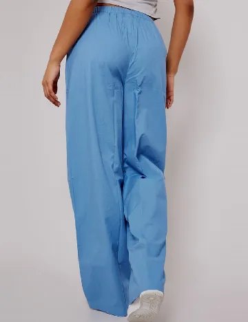 Pantaloni PRETTYLITTLETHING, albastru
