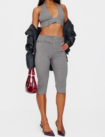 Pantaloni trei sferturi PRETTYLITTLETHING, gri