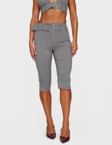 Pantaloni trei sferturi PRETTYLITTLETHING, gri