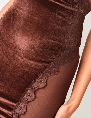Rochie lunga PRETTYLITTLETHING, maro