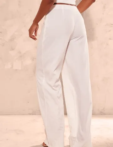 Pantaloni PRETTYLITTLETHING, alb