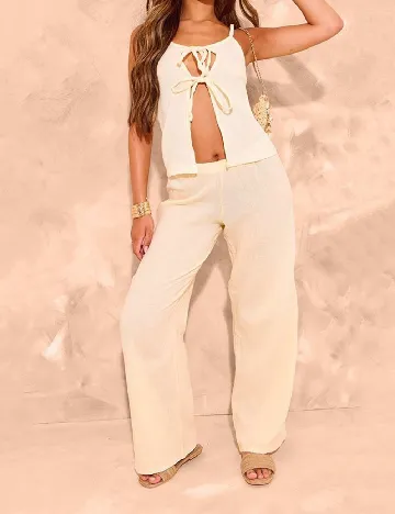 Pantaloni PRETTYLITTLETHING, galben