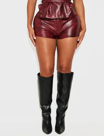 Pantaloni scurti PRETTYLITTLETHING, visiniu Rosu
