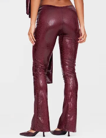 Pantaloni PRETTYLITTLETHING, visiniu Rosu