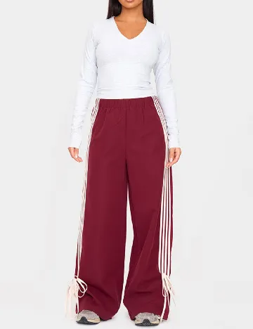 Pantaloni PRETTYLITTLETHING, grena