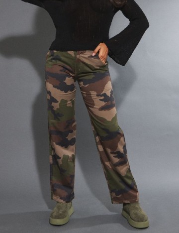 Pantaloni PRETTYLITTLETHING, mix culori