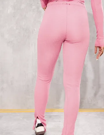 Pantaloni PRETTYLITTLETHING, roz