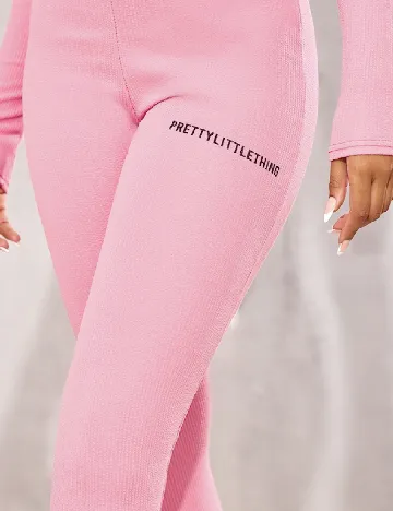 Pantaloni PRETTYLITTLETHING, roz