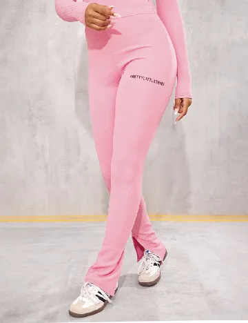 Pantaloni PRETTYLITTLETHING, roz