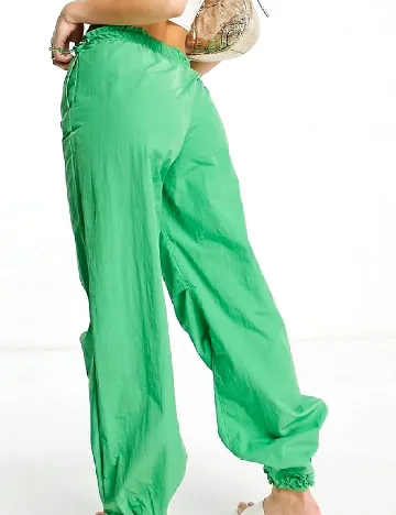 Pantaloni Bershka, verde