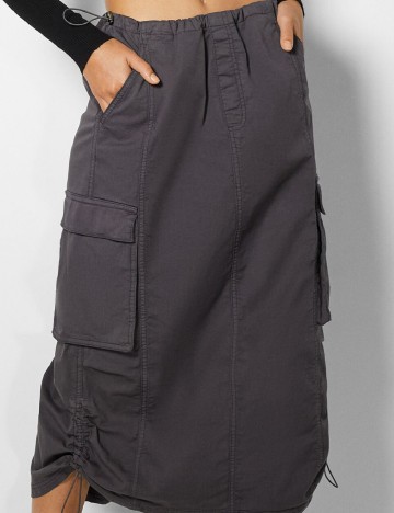 Fusta Bershka, gri