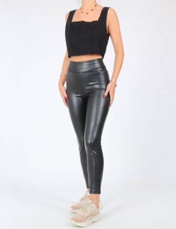 Top Top Shop, negru